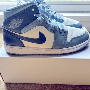 -shades of blue Air Jordan 1 Mid